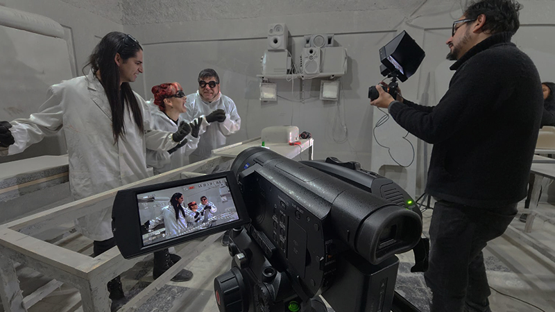 Escena del videoclip HELLP